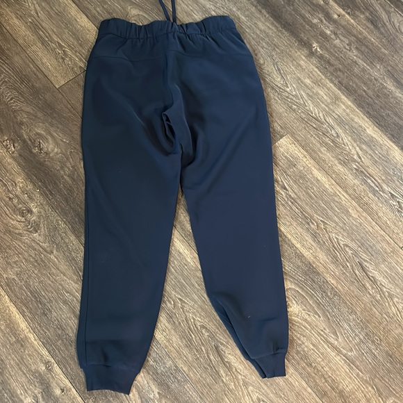 NWOT Lululemon size 6 navy joggers - Picture 4 of 6